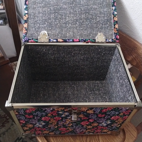 Floral Patterned Storage Trunk - Picture 2 of 6